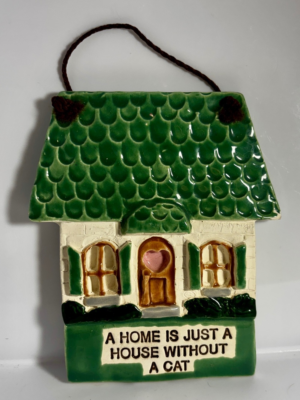 Vtg 1994 Smoky Mtn Pottery Wall Hanging “A Home Is Just A House Without A Cat”